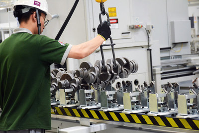 國產(chǎn)化新篇章 奇瑞捷豹路虎發(fā)動(dòng)機(jī)工廠盛大開業(yè)，2.0T動(dòng)力總成本地化裝配啟航