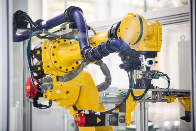 發(fā)動(dòng)機(jī)技術(shù)革新與市場動(dòng)態(tài) 新一代蒙迪歐上市與榮威GS61、特斯拉Roadster新進(jìn)展